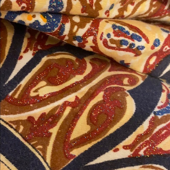 Hand Crafted Tee - Flower Design - Picture 4 of 5